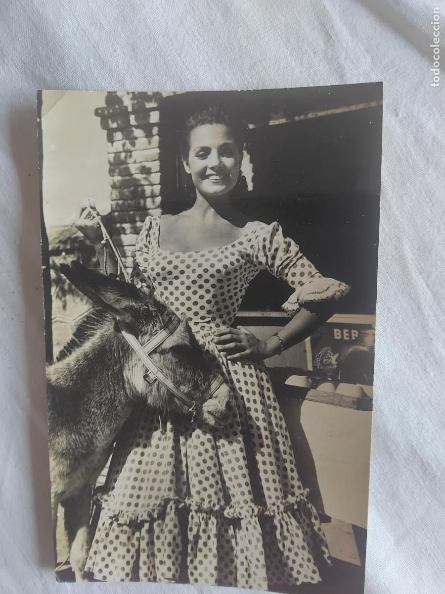 Cine: FOTO POSTAL CARMEN SEVILLA EN UNA AVENTURA PARA DOS. ARCHIVO BERMEJO.