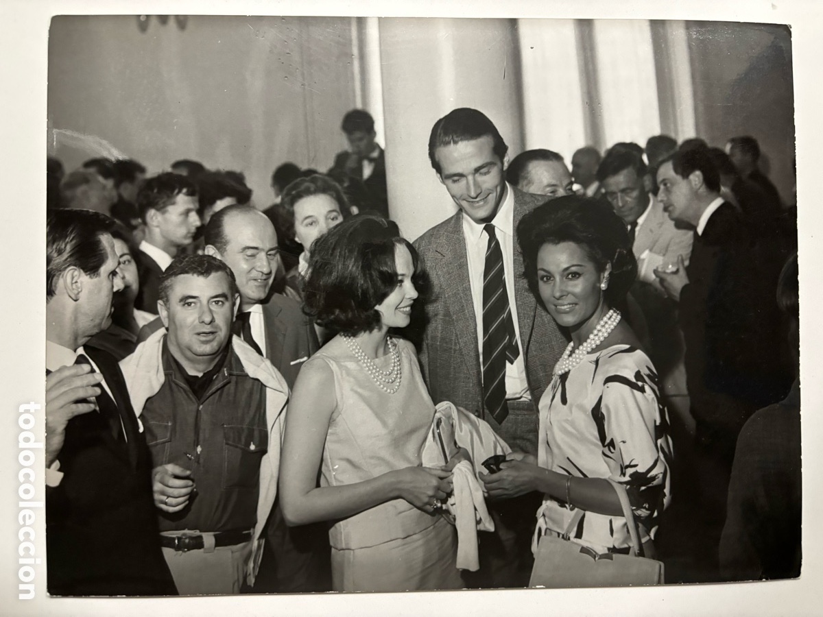 Cine: Foto original de Paquita Rico y Leslie Caron M