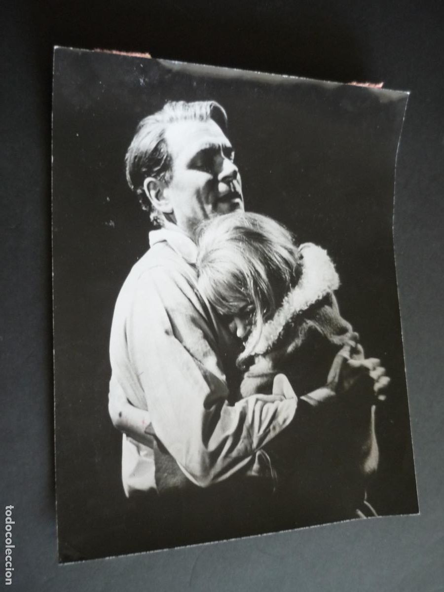 Cine: LAURENCE OLIVER CON SARAH MILES ACTORES ANTIGUA FOTOGRAFIA 24 X 18 CM