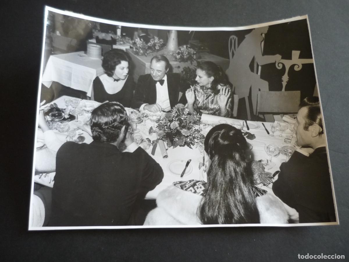 Cine: CONCHITA MONTES ACTRIZ CON AURORA BATISTA ANTIGUA FOTOGRAFIA 24 X 18 CM