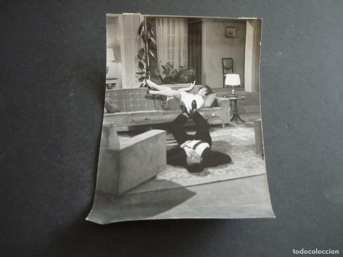 Cine: CONCHITA MONTES ACTRIZ CON CARLOS MENDY ANTIGUA FOTOGRAFIA 12 X 18 CM