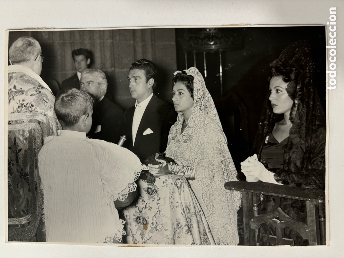 Cine: Foto original boda de Lola Flores y Antonio Gonz&aacute;lez el pescailla con la madrina Paquita Rico M