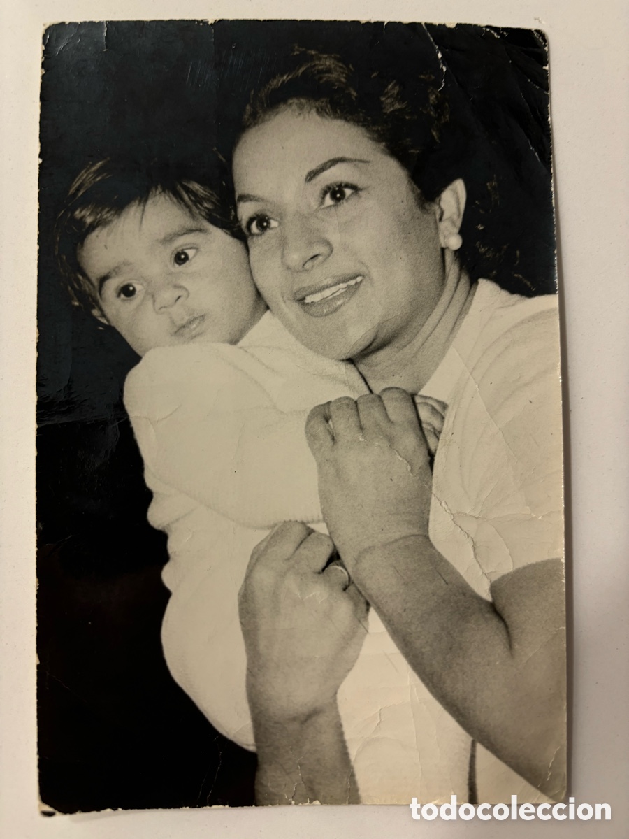Cine: Foto original de Lola Flores con su hijo M