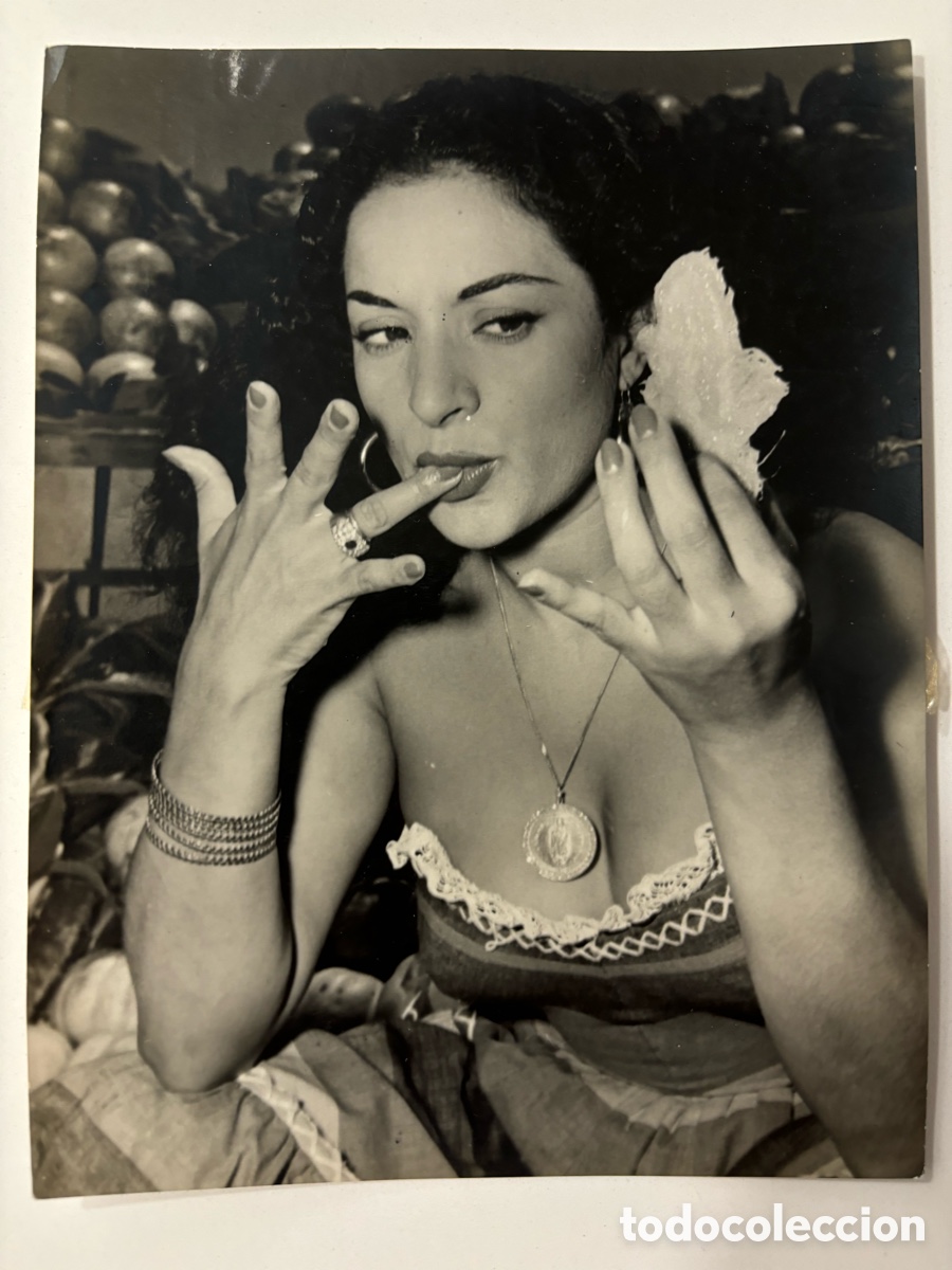 Cine: Foto original de Lola Flores comiendo mangos en cuba M