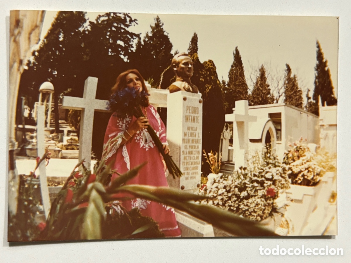 Cine: Foto original de Sara Montiel en la tumba de Pedro infante M&eacute;xico M