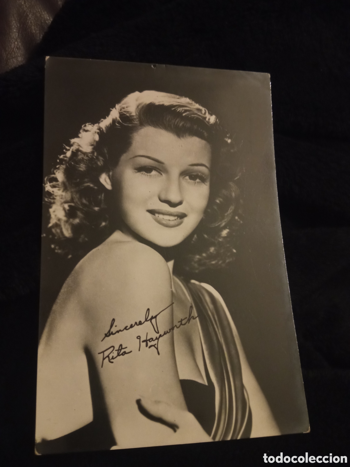 Cine: Antigua postal fotogr&aacute;fica, Rita Hayworth, firma impresa