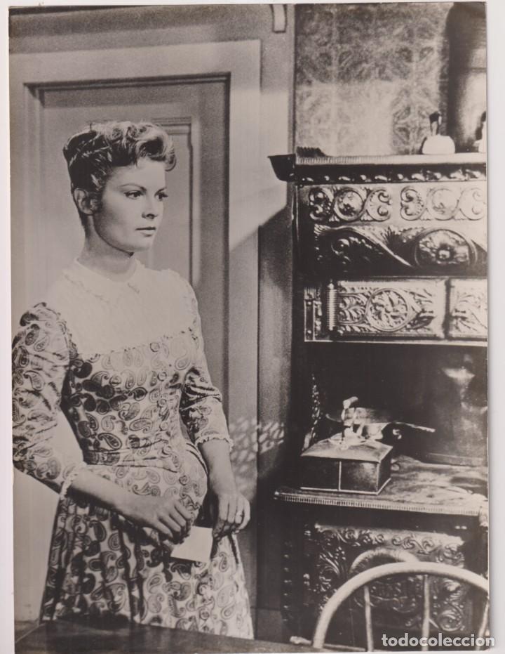 Cinema: Duelo en el Barro. Fotocromo. Fotograf&iacute;a (18x24) de patricia owens. 1959. al dorso tamp&oacute;n M. informa