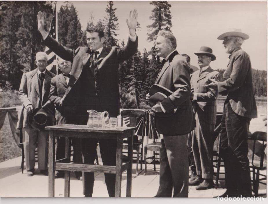 Cinema: Duelo en el Barro. Fotocromo. Fotograf&iacute;a (18x24) de Don Murray. 1959. Al dorso tamp&oacute;n Ministerio de