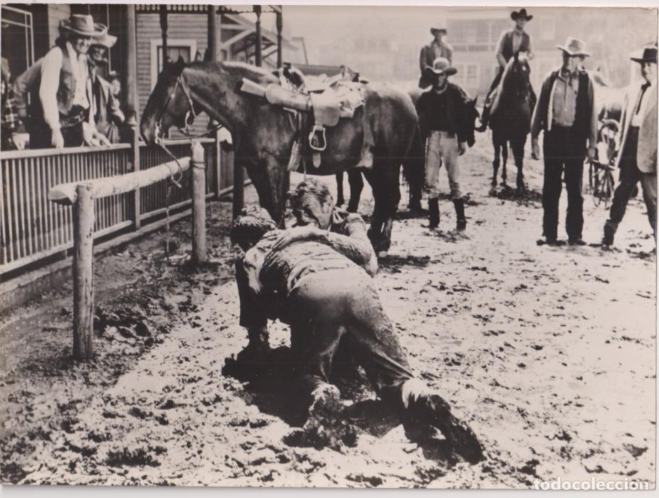 Cinema: Duelo en el Barro. Fotocromo. Fotograf&iacute;a (18x24) de Don Murray, Richard Egan. 1959. Al dorso Tamp&oacute;n