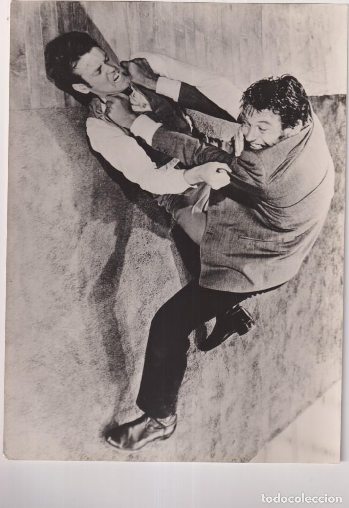 Cine: Duelo en el Barro. Fotocromo. Fotograf&iacute;a (18x24) de Don Murray y Richard egans. 1959. Al dorso tamp&oacute;