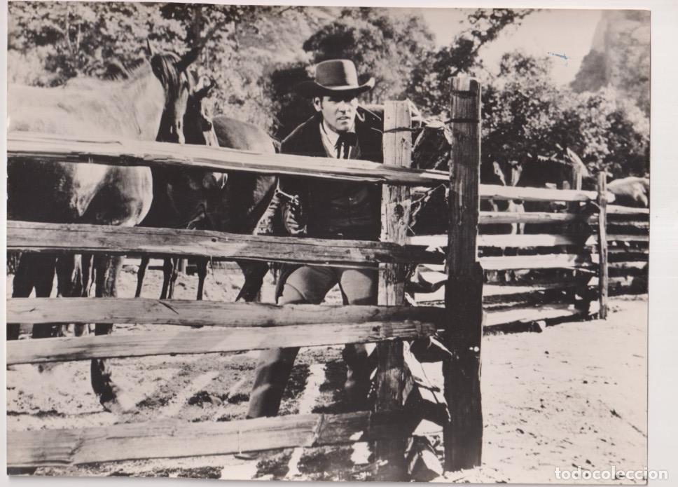 Cine: Duelo en el Barro. Fotocromo. Fotograf&iacute;a (18x24) de Don Murray. 1959. Al dorso tamp&oacute;n del ministerio