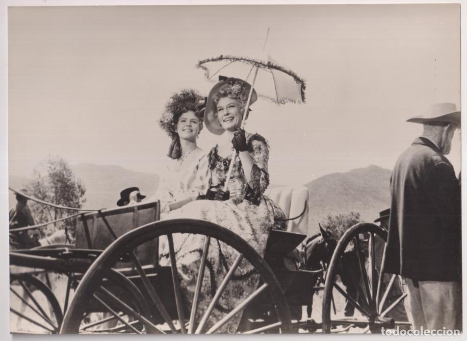 Cine: Duelo en el Barro. Fotocromo. Fotograf&iacute;a (18x24) de lee Remnick. 1959. al dorso tamp&oacute;n Ministerio in