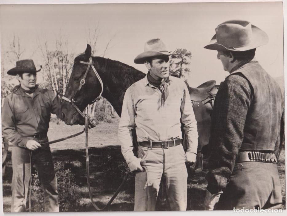 Cine: Duelo en el Barro. Fotocromo. Fotograf&iacute;a (18x24) de Don Murray y Stuart Whitman. 1959