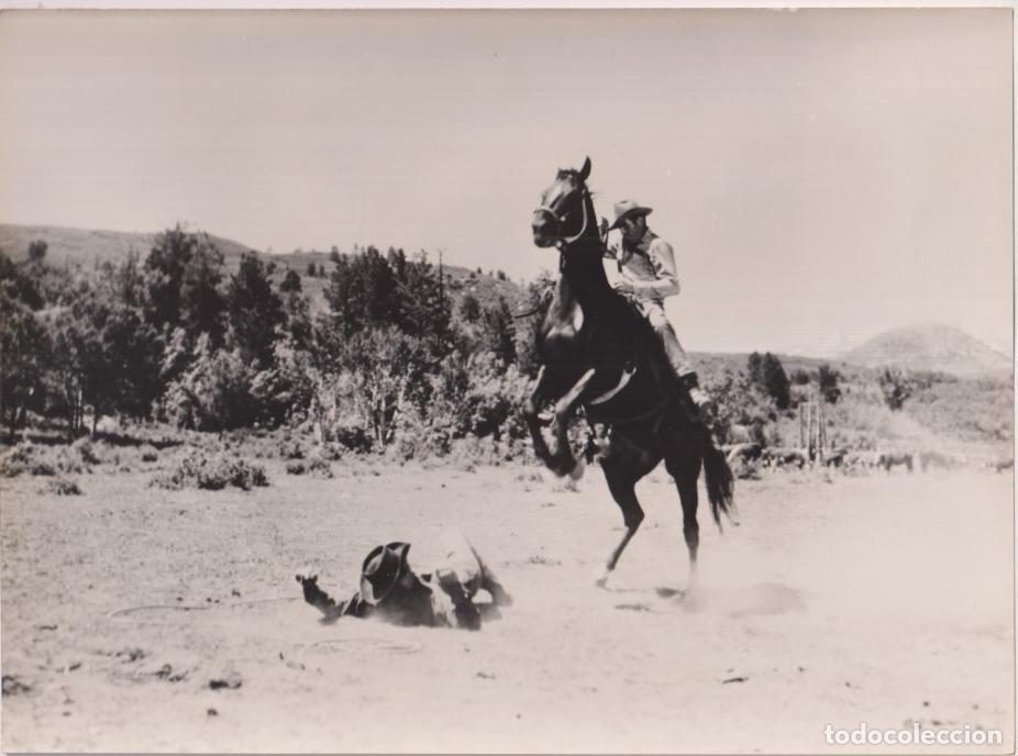 Cine: Duelo en el Barro. Fotocromo. Fotograf&iacute;a (18x24) de Don Murray, Richard Egan. 1959. Al dorso Tamp&oacute;n