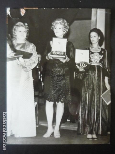 Cine: ISABEL GARCES ACTRIZ PREMIOS EN SAN SEBASTIAN ANTIGUA FOTOGRAFIA 18 X 24 CM