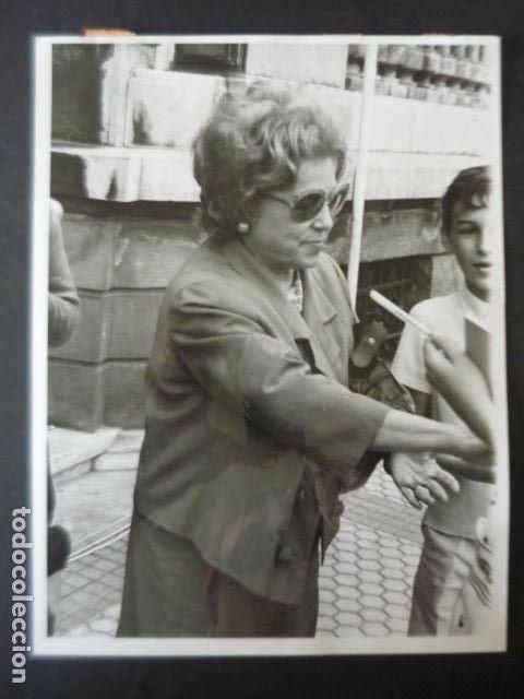 Cine: ISABEL GARCES ACTRIZ PREMIOS EN SAN SEBASTIAN ANTIGUA FOTOGRAFIA 18 X 24 CM