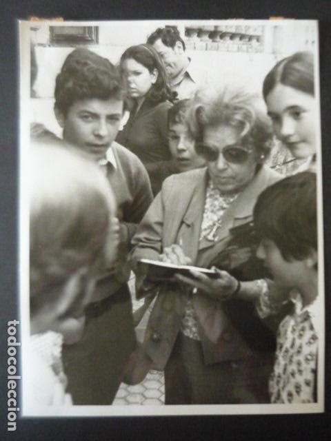 Cine: ISABEL GARCES ACTRIZ PREMIOS EN SAN SEBASTIAN ANTIGUA FOTOGRAFIA 18 X 24 CM