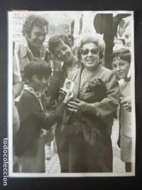 Cine: ISABEL GARCES ACTRIZ PREMIOS EN SAN SEBASTIAN ANTIGUA FOTOGRAFIA 18 X 24 CM