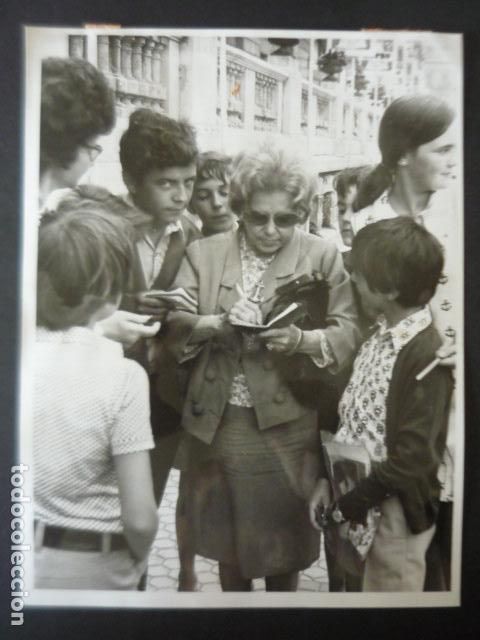 Cine: ISABEL GARCES ACTRIZ PREMIOS EN SAN SEBASTIAN ANTIGUA FOTOGRAFIA 18 X 24 CM