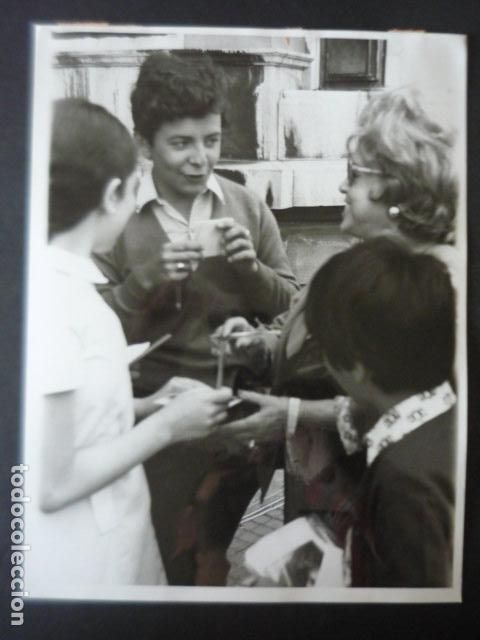 Cine: ISABEL GARCES ACTRIZ PREMIOS EN SAN SEBASTIAN ANTIGUA FOTOGRAFIA 18 X 24 CM