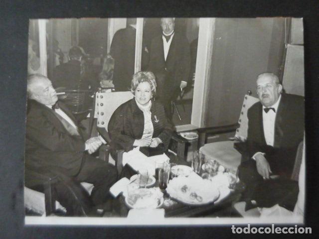 Cine: ISABEL GARCES ACTRIZ CON ARTURO SERRANO, DIBILDOS Y TONO ANTIGUA FOTOGRAFIA 20 X 15 CM