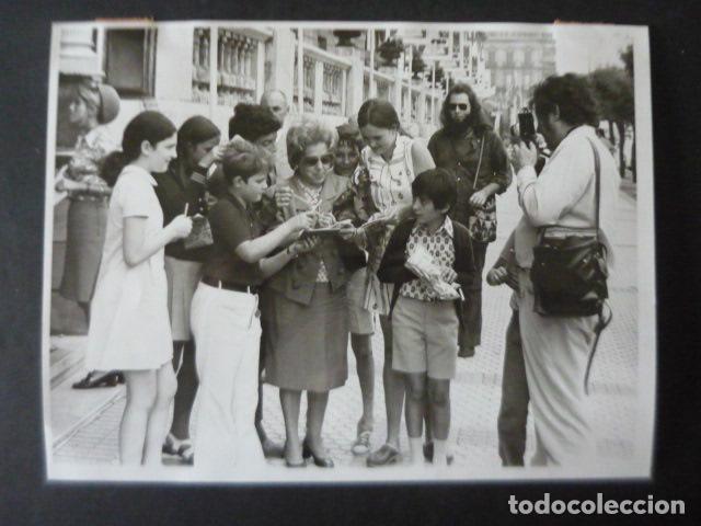 Cine: ISABEL GARCES ACTRIZ EN SAN SEBASTIAN ANTIGUA FOTOGRAFIA 24 X 18 CM