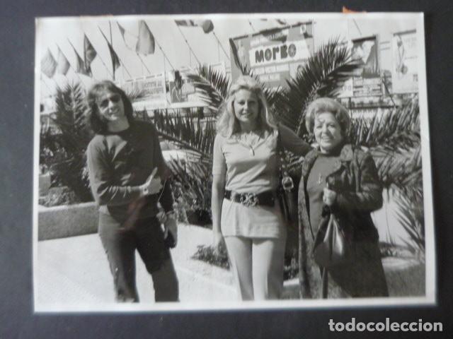 Cine: ISABEL GARCES ACTRIZ CON TEDDY BAUTISTA Y LAURA VALENZUELA ANTIGUA FOTOGRAFIA 18 X 24 CM