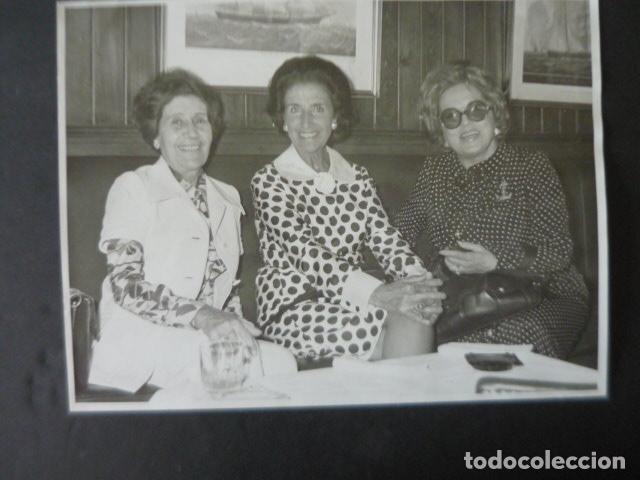 Cine: ISABEL GARCES ACTRIZ EN SAN SEBASTIAN CON JOSEFINA CARABIAS ANTIGUA FOTOGRAFIA 18 X 24 CM