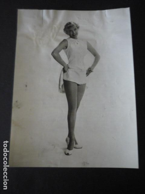 Cinema: SHANI WALLIS ACTRIZ ANTIGUA FOTOGRAFIA 21 X 16 CM