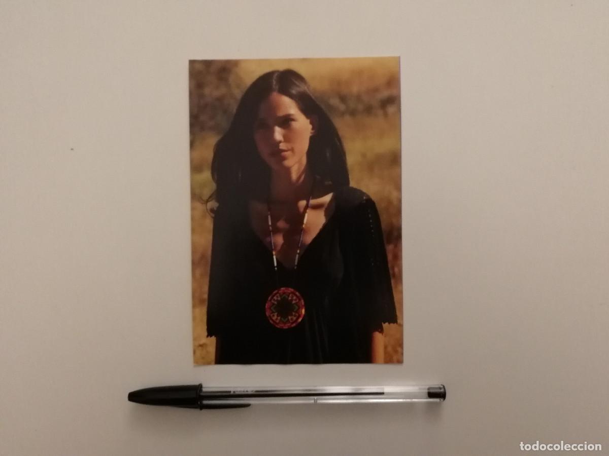 Cine: FICHA COLECCIONABLE -10*15- Kelsey Asbille - SERIE TV - YELLOWSTONE