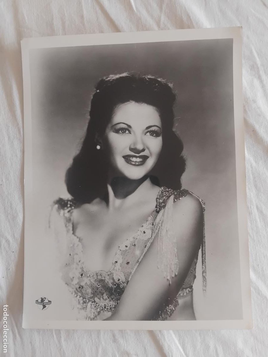 Cine: FOTOGRAFIA DE IVONNE DE CARLO ESTRELLA DE LA UNIVERSAL 18,50 x 24 cm.