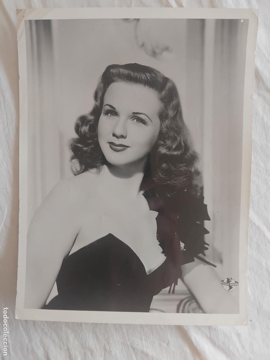 Cine: FOTOGRAFIA DE DIANA DURBIN ESTRELLA DE LA UNIVERSAL 18 x 24 cm.