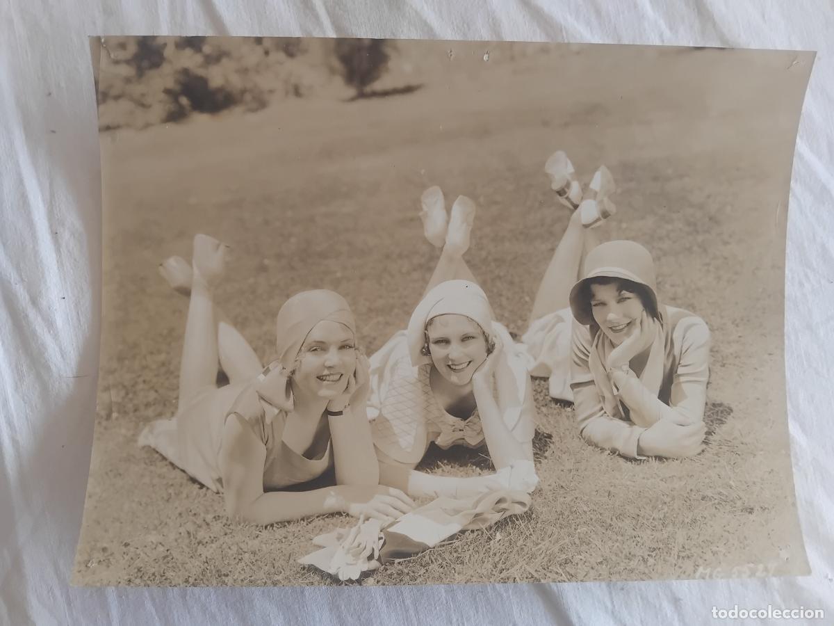 Cine: FOTOGRAFIA DE CATHERINE MOYLAN, DOROTHY JORDAN Y DOROTHY MCNULTY. METRO GOLDWYN MAYER 18 x 24 cm.
