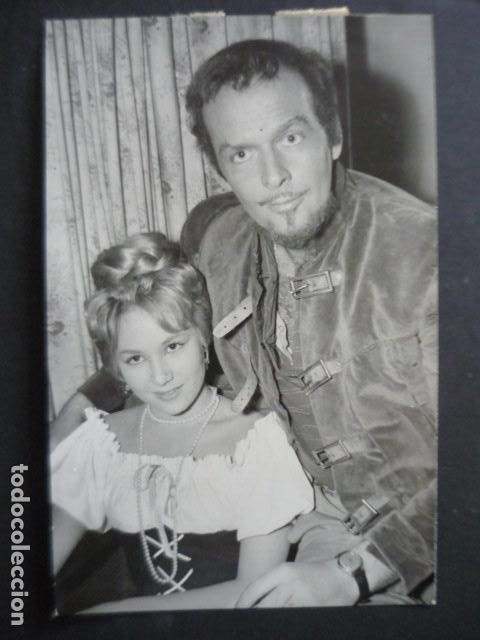 Cine: ISA PAZ ACTRIZ Y FRANK LATTIMORE ANTIGUA FOTOGRAFIA 18 X 12 CM