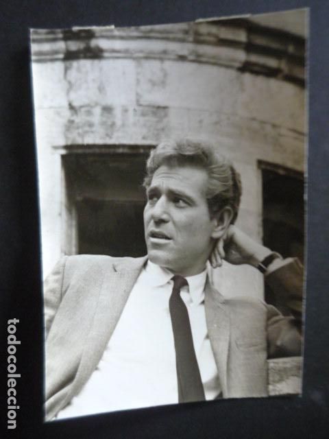 Cine: GEORGE SEGAL ANTIGUA FOTOGRAFIA 16 X 11 CM