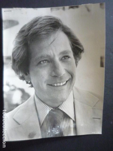 Cine: GEORGE SEGAL ACTOR ANTIGUA FOTOGRAFIA 17 X 22 CM