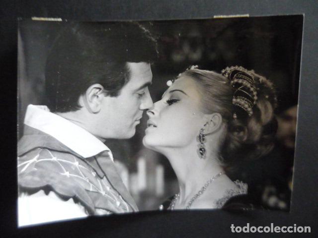 Kino: VALERIE LAGRANGE ACTRIZ CON GERARD BARRAY ANTIGUA FOTOGRAFIA ORIGINAL 18 X 12 CM