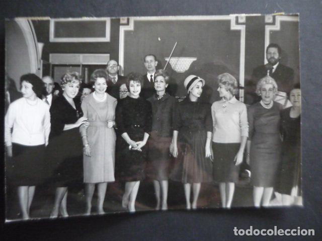 Cine: MERCEDES VECINO ACTRIZ EN GRUPO ANTIGUA FOTOGRAFIA ORIGINAL 18 X 12 CM