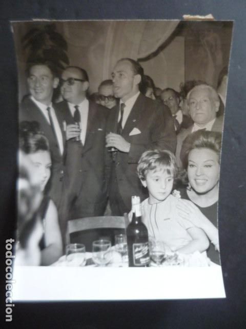 Cine: MERCEDES VECINO ACTRIZ CON ALFREDO DI STEFANO FUTBOLISTA ANTIGUA FOTOGRAFIA ORIGINAL 24 X 18 CM