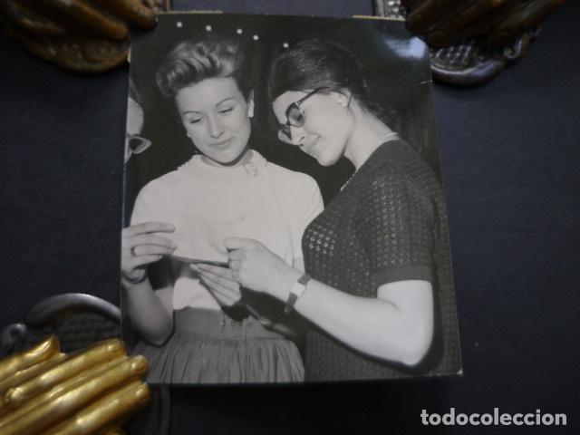 Cine: NITA SETLLA Y MARIA MAHOR ACTRICES ANTIGUA FOTOGRAFIA ORIGINAL 7,5 X 9 CM