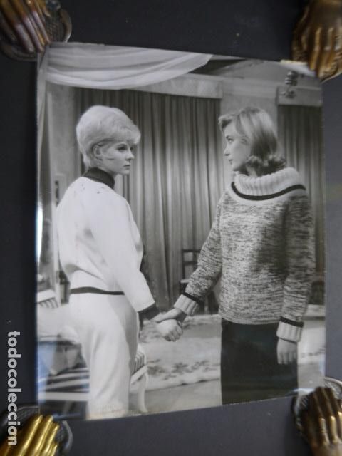 Cine: SYLVIA SYMS ACTRIZ CON JUNE RITCHIE ANTIGUA FOTOGRAFIA ORIGINAL 18 X 24 CM