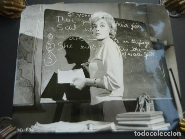 Cine: SYLVIA SYMS ACTRIZ ANTIGUA FOTOGRAFIA ORIGINAL 24 X 18 CM