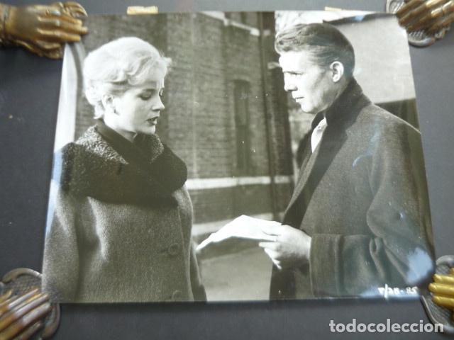 Cine: SYLVIA SYMS ACTRIZ ANTIGUA FOTOGRAFIA ORIGINAL 24 X 18 CM