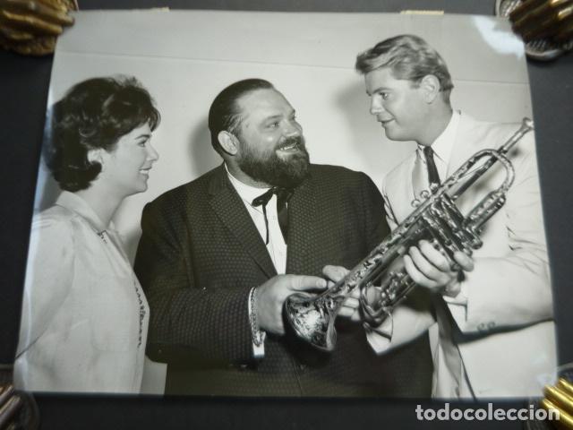 Cine: SUZANNE PLESHETTE Y TROY DONAHUE ACTORES ANTIGUA FOTOGRAFIA ORIGINAL 18 X 24 CM