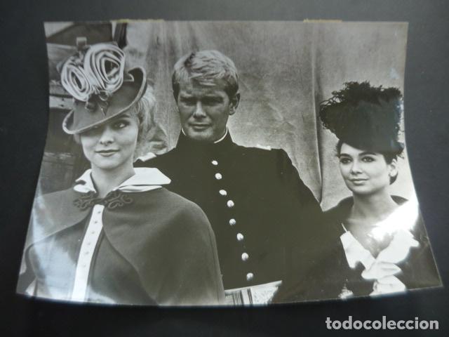 Cine: SUZANNE PLESHETTE Y TROY DONAHUE ACTORES ANTIGUA FOTOGRAFIA ORIGINAL 18 X 24 CM