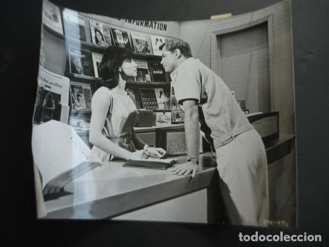 Cine: TROY DONAHUE ACTOR EN PALM SPRINGS WEEKEND ANTIGUA FOTOGRAFIA ORIGINAL 18 X 24 CM