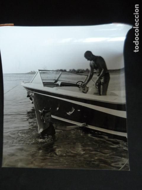 Cine: SEAN CONNERY ACTOR CON CLAUDINE AUGER ACTRIZ ANTIGUA FOTOGRAFIA ORIGINAL 24 X 20 CM