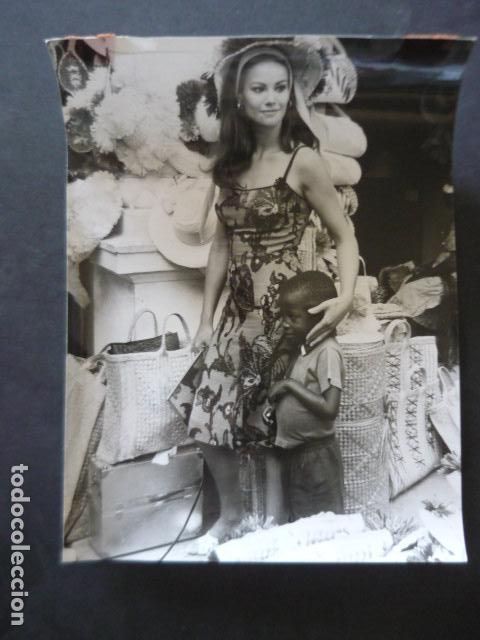 Cine: CLAUDINE AUGER ACTRIZ ANTIGUA FOTOGRAFIA ORIGINAL 24 X 18 CM