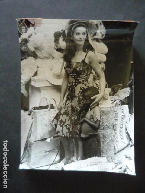 Cine: CLAUDINE AUGER ACTRIZ ANTIGUA FOTOGRAFIA ORIGINAL 24 X 18 CM