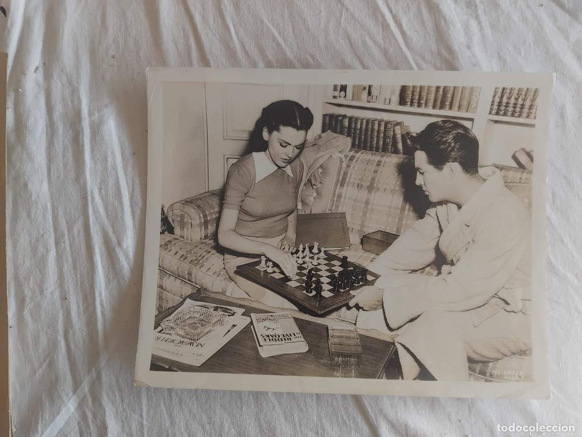 Cine: FOTOGRAFIA DE MAUREEN O'SULLIVAN Y ROBERT TAYLOR JUGANDO AJEDREZ. . 20 x 26 cm